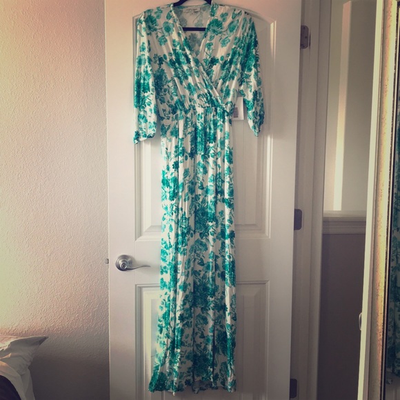 Flowy Maxi Dress - Picture 1 of 2